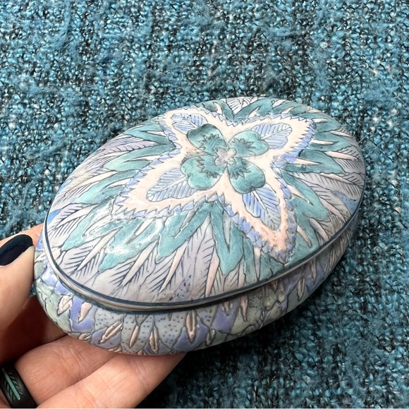 Vintage Heygill & HFP Macau Hand Painted China Ceramic Trinket Box with Lid - Picture 2 of 10